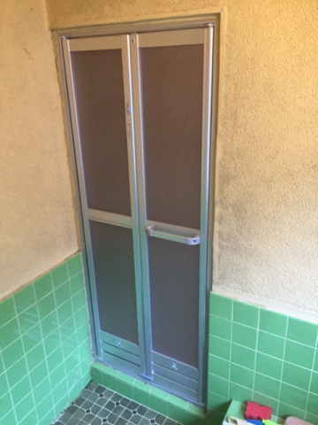 【石岡府中店】浴室ドアから折戸へ取替え工事（鉾田市）